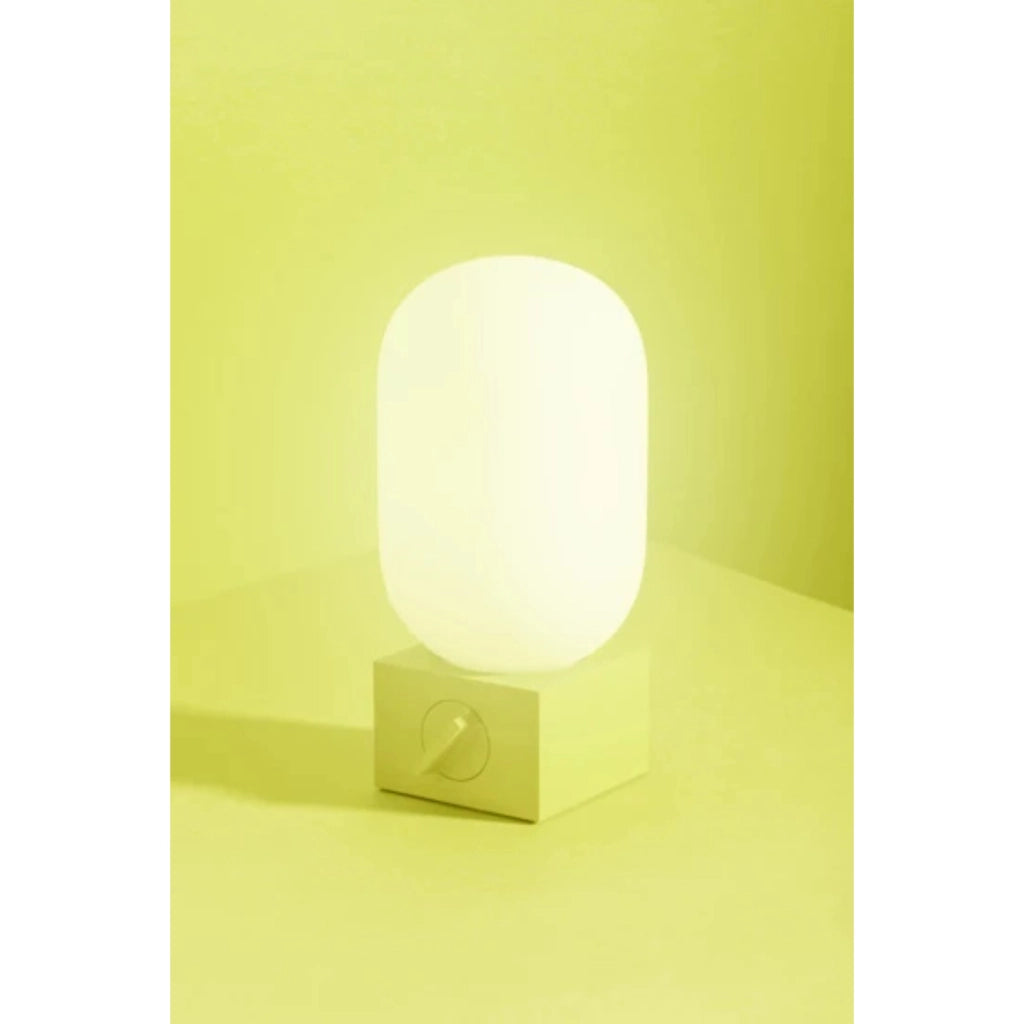 Lampada Portatile Serie POP Light IPX4 con Power Bank USB-C e Cavo Giallo Native Union