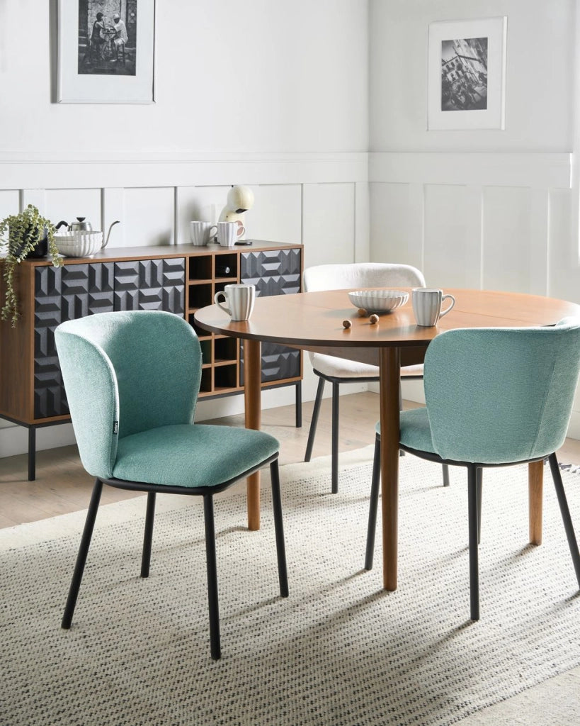 Set di 2 sedie da pranzo in tessuto Tappezzeria verde menta Gambe in metallo nero Design moderno e retrò