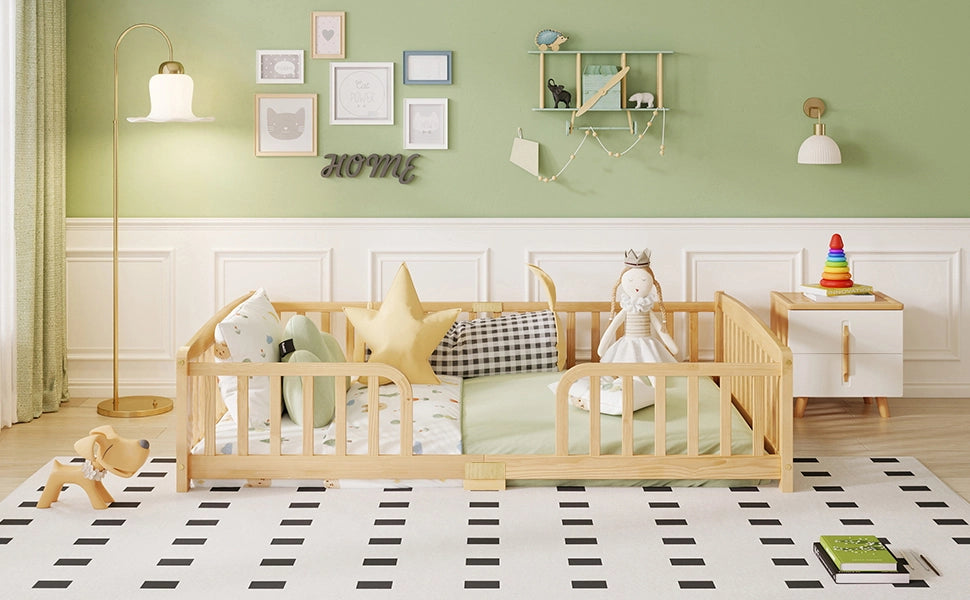 Letto per bambini 140 × 200 cm con barriera di sicurezza e ingresso centrale, senza materasso, in pino, naturale