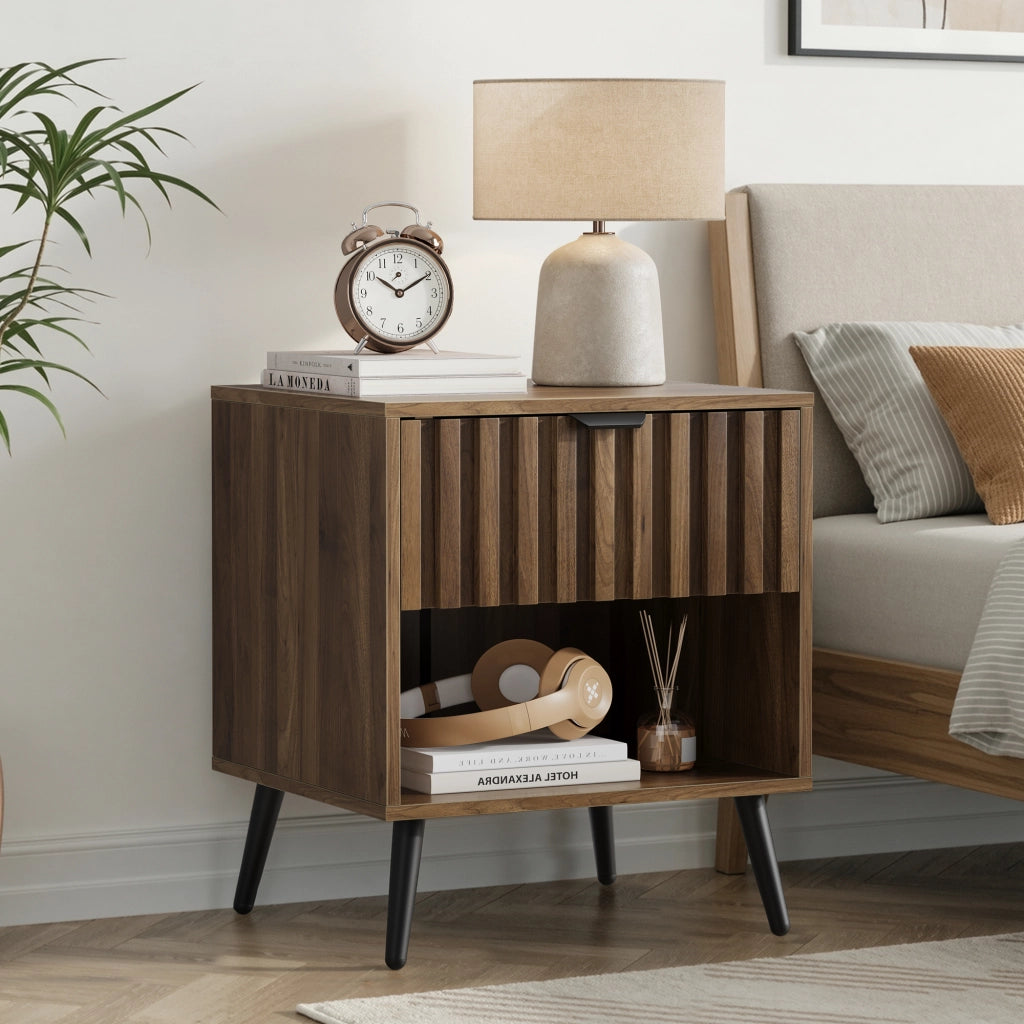 Comodino con 1 cassetto e 1 vano aperto, con gambe in metallo, per camera da letto, in MDF, noce, 45 × 40 × 53 cm