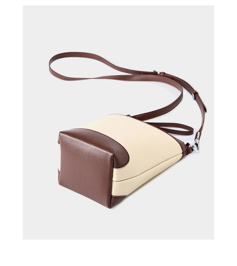 Borsa a mano da donna in vera pelle, modello a tracolla, colore bianco.