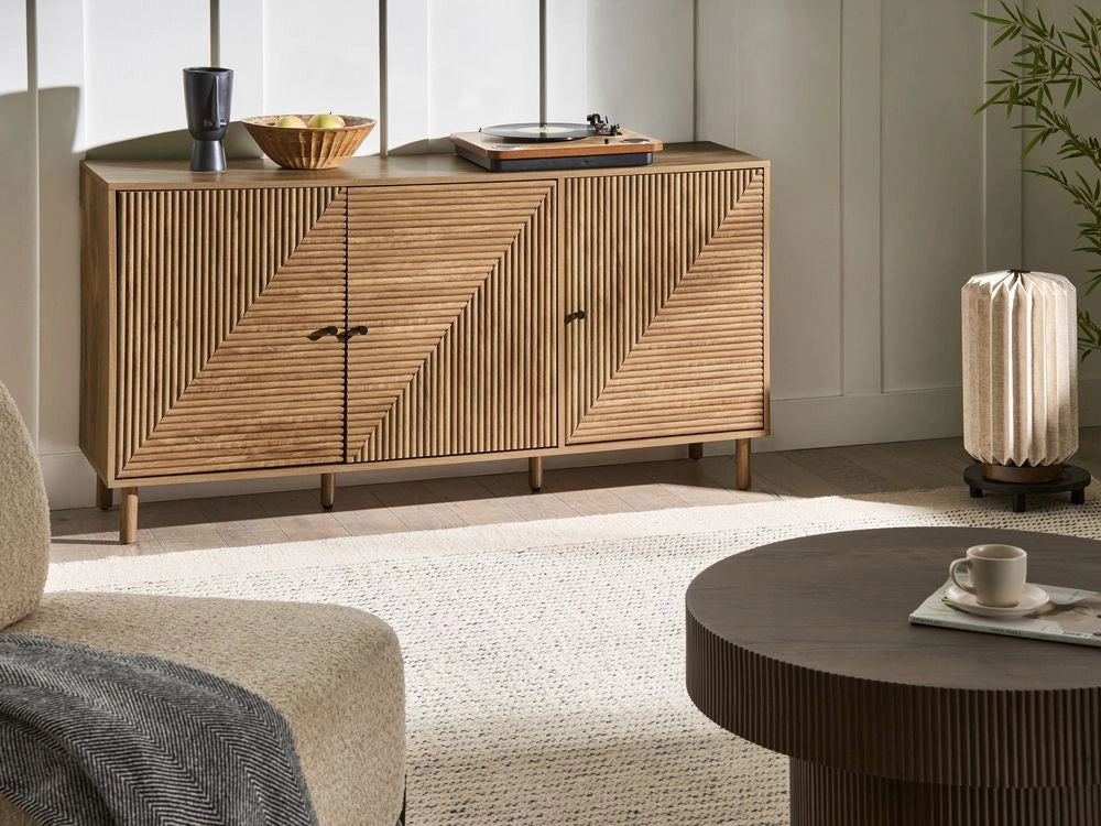 Credenza a 3 ante in MDF marrone chiaro con gambe in legno di pino mobile indipendente con ripiani mobile contenitore per la casa credenza alta in stile minimalista