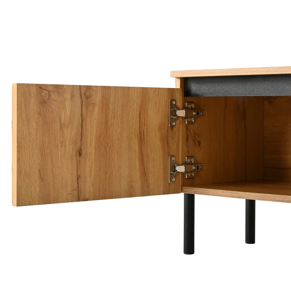 Mobile TV 180x35x43 cm con 4 ante a rilievo ondulato e passacavi; in MDF e truciolare; naturale