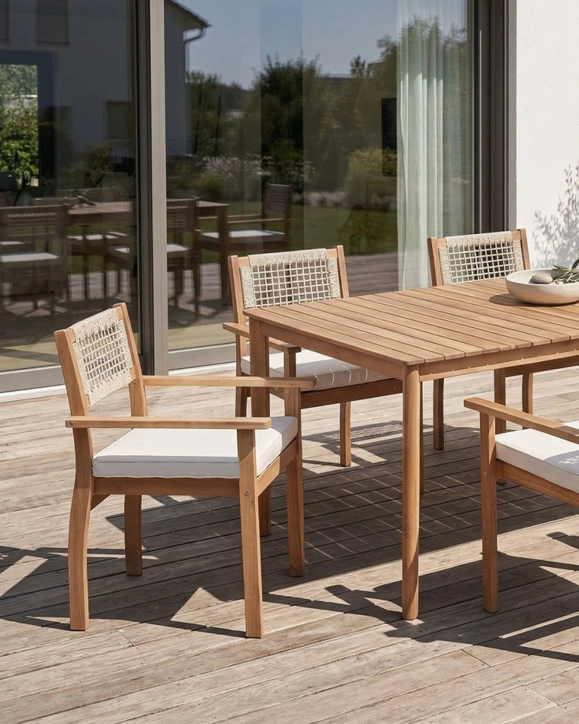 Set da giardino composto da 2 sedie in legno di acacia marrone chiaro con piano in stile rustico per esterni