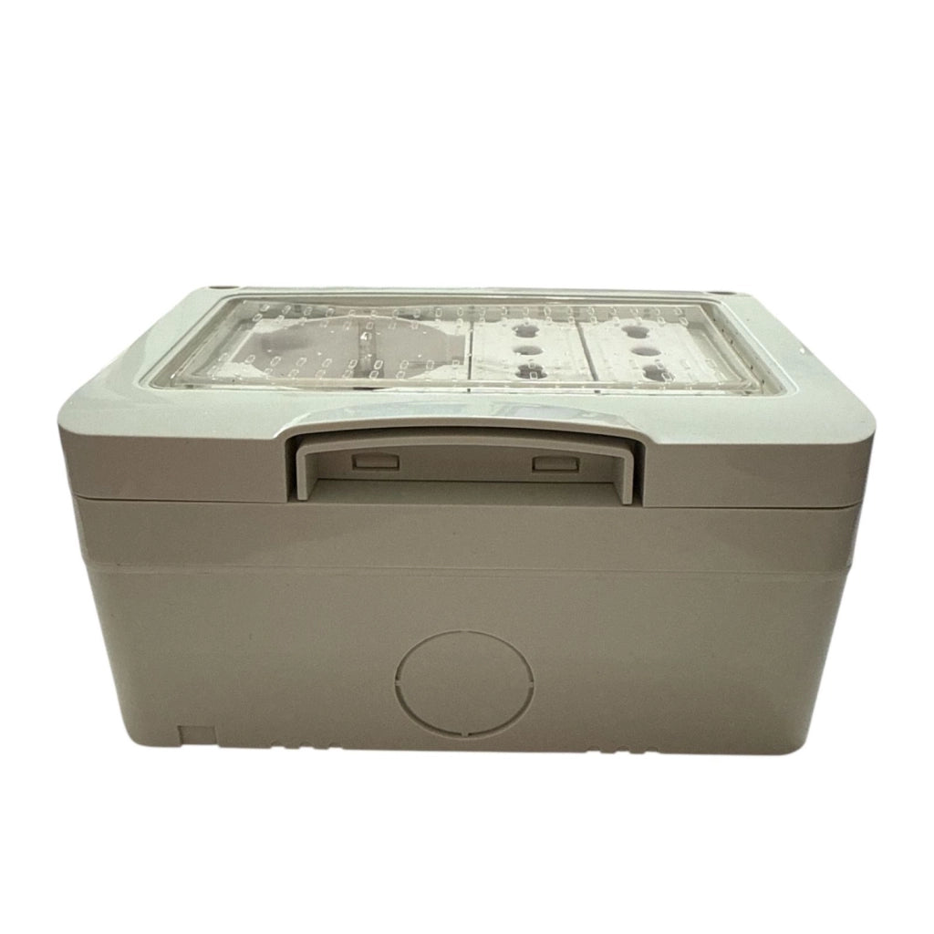 Cassetta elettrica pronta all'uso per esterno IP55 presa Schuko + 2 prese universali