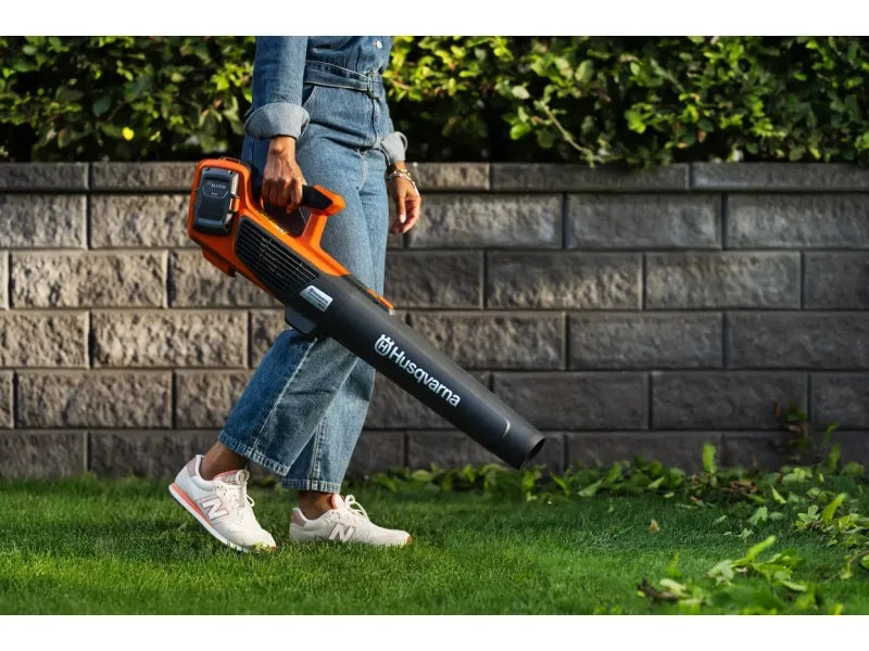 Soffiatore a Batteria Husqvarna 122iB - Kit con Batteria e Caricatore