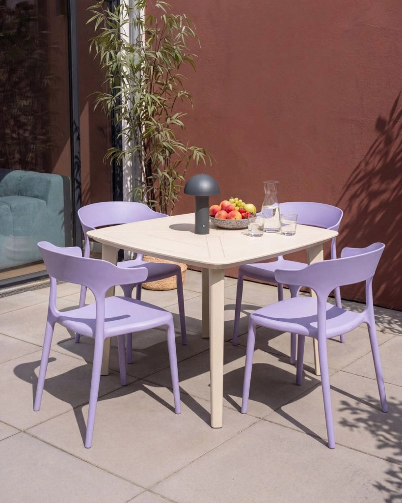 Set di 4 sedie da giardino viola in polipropilene leggero resistente alle intemperie in plastica per interni e per esterni moderno