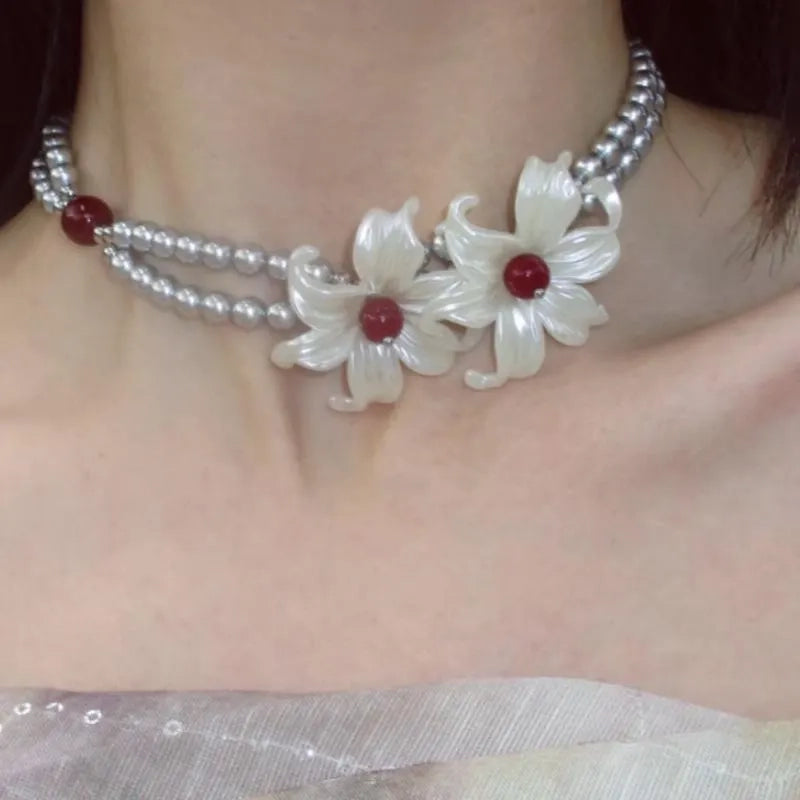 Collana vintage con fiore bianco e perla d'argento, regalo di Natale o compleanno.