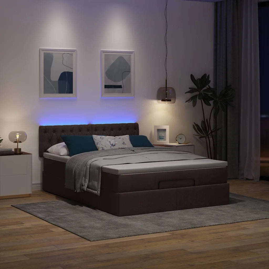 Pouf Letto con Materasso e LED Marrone Scuro 140x190 cm 3312391