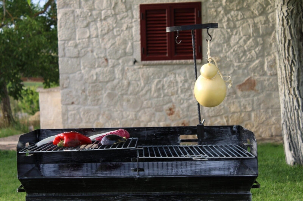 BARBECUE A LEGNA CON GRIGLIA E ACCESSORIO CACIOCAVALLO PESANTE ARTIGIANALE 90×45