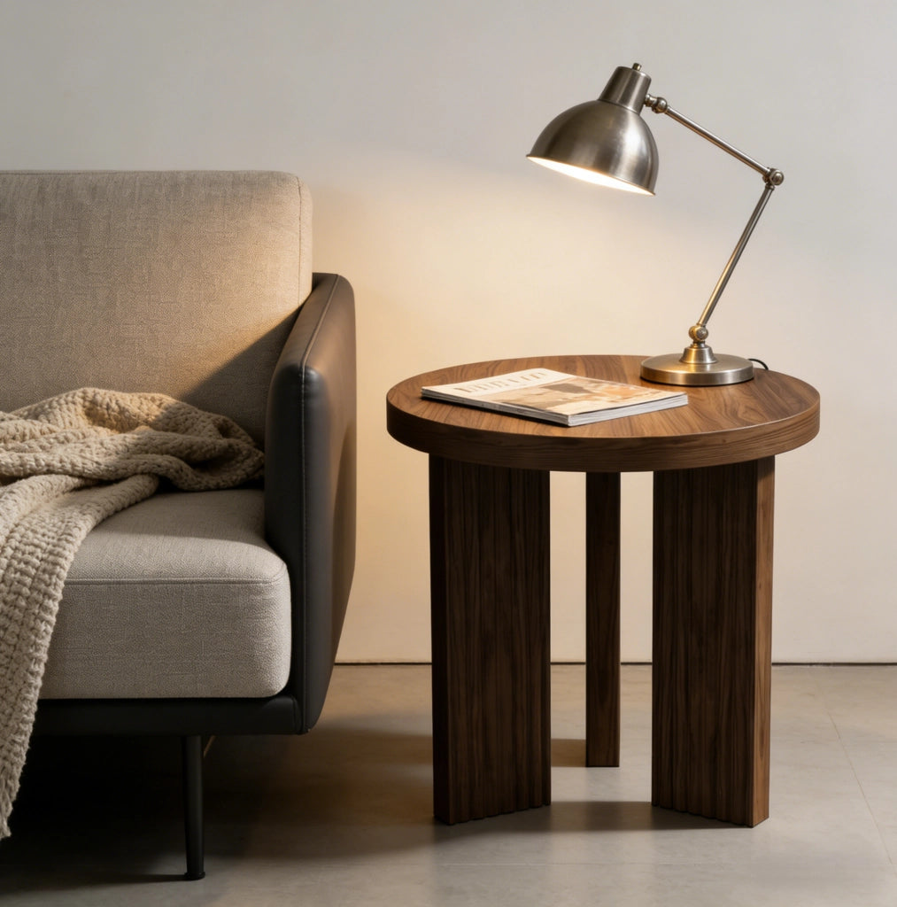 Tavolino rotondo in MDF effetto noce con gambe a treppiede