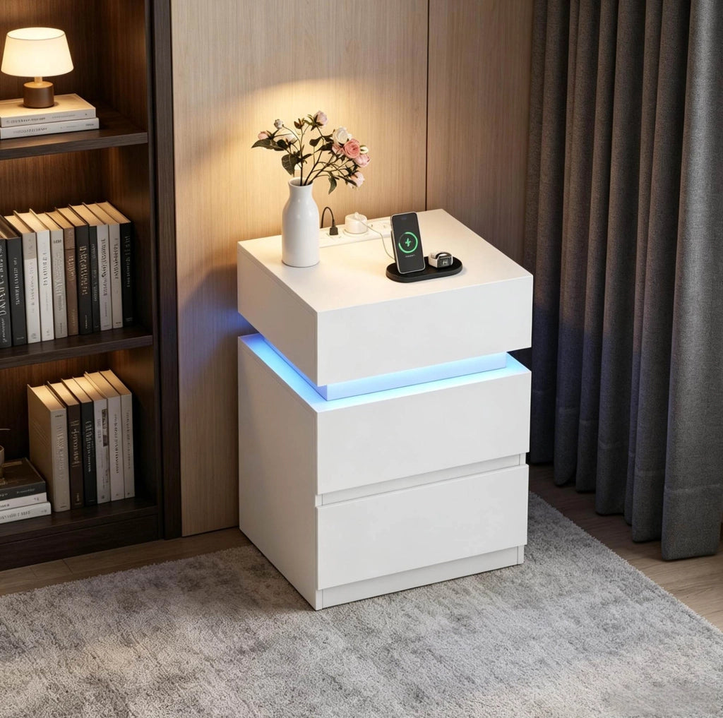 Comodino bianco con LED regolabile; 2 prese e 2 USB; 40 x 35 x 55 cm