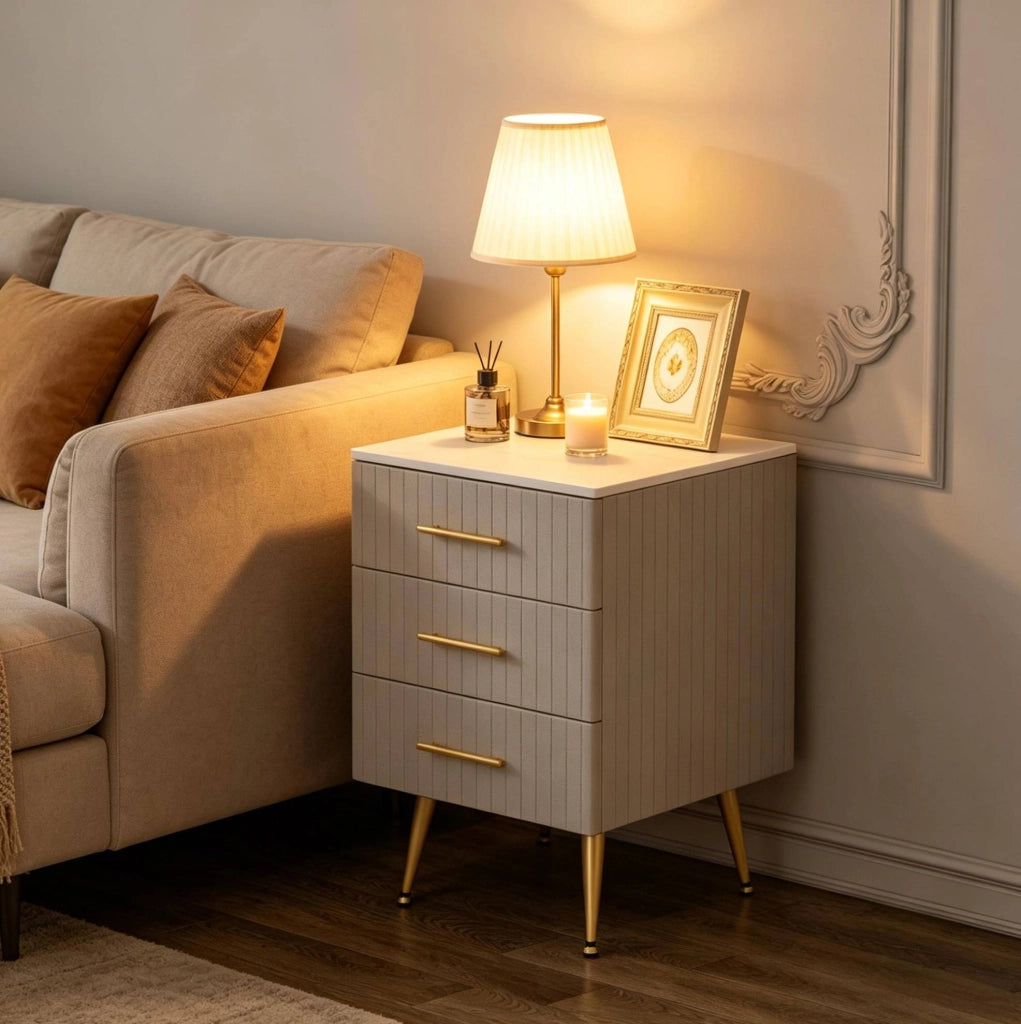 Comodino con 3 Cassetti Rivestito in Velluto con Gambe in Metallo Grigio