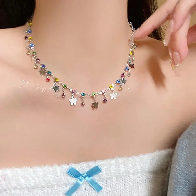 Collana a farfalla e stella realizzata a mano con perline: ciondolo con zirconi colorati