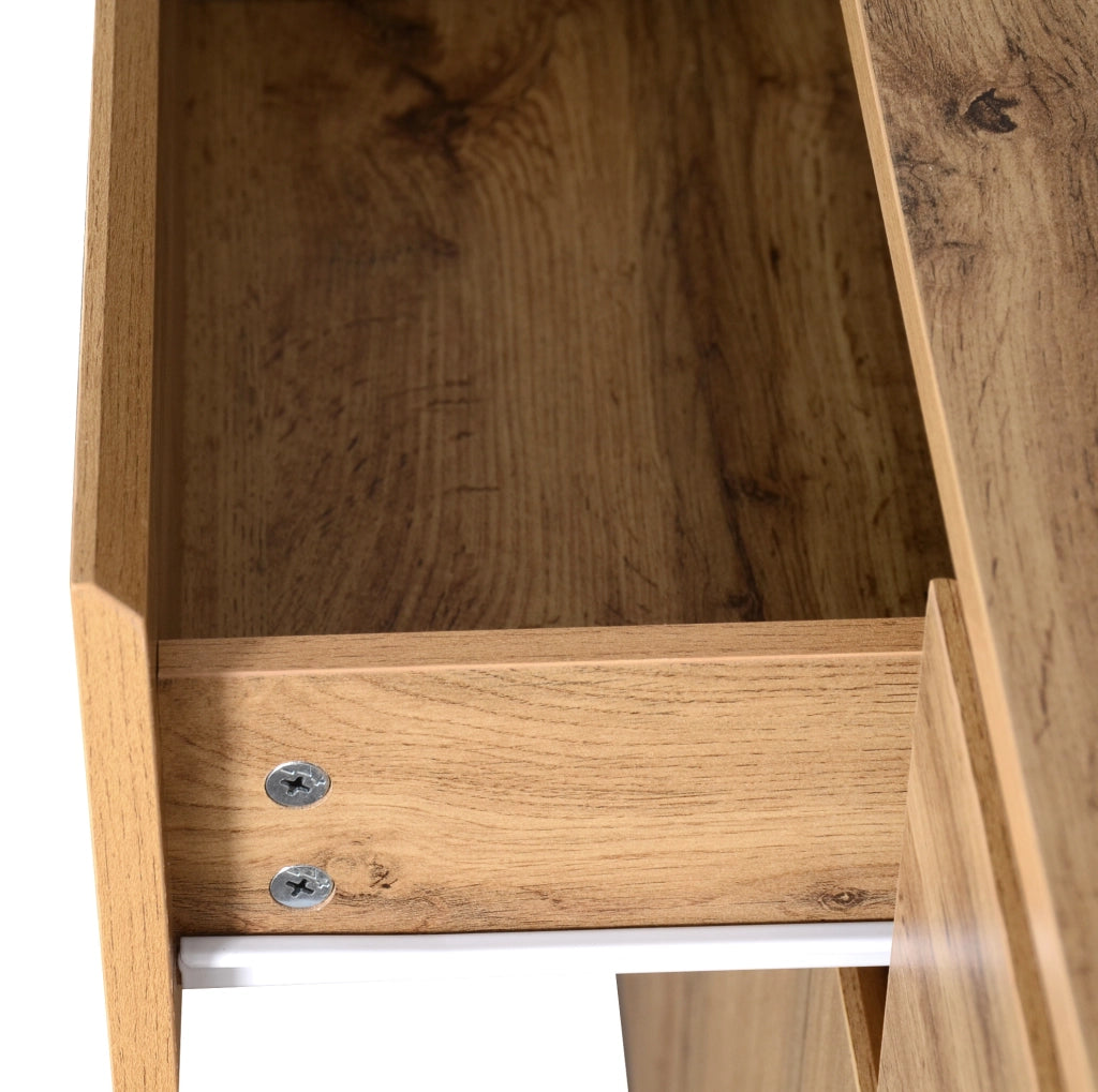 Credenza 135x40x81 cm con 3 ante e 3 cassetti; ripiani regolabili in pannello truciolare naturale
