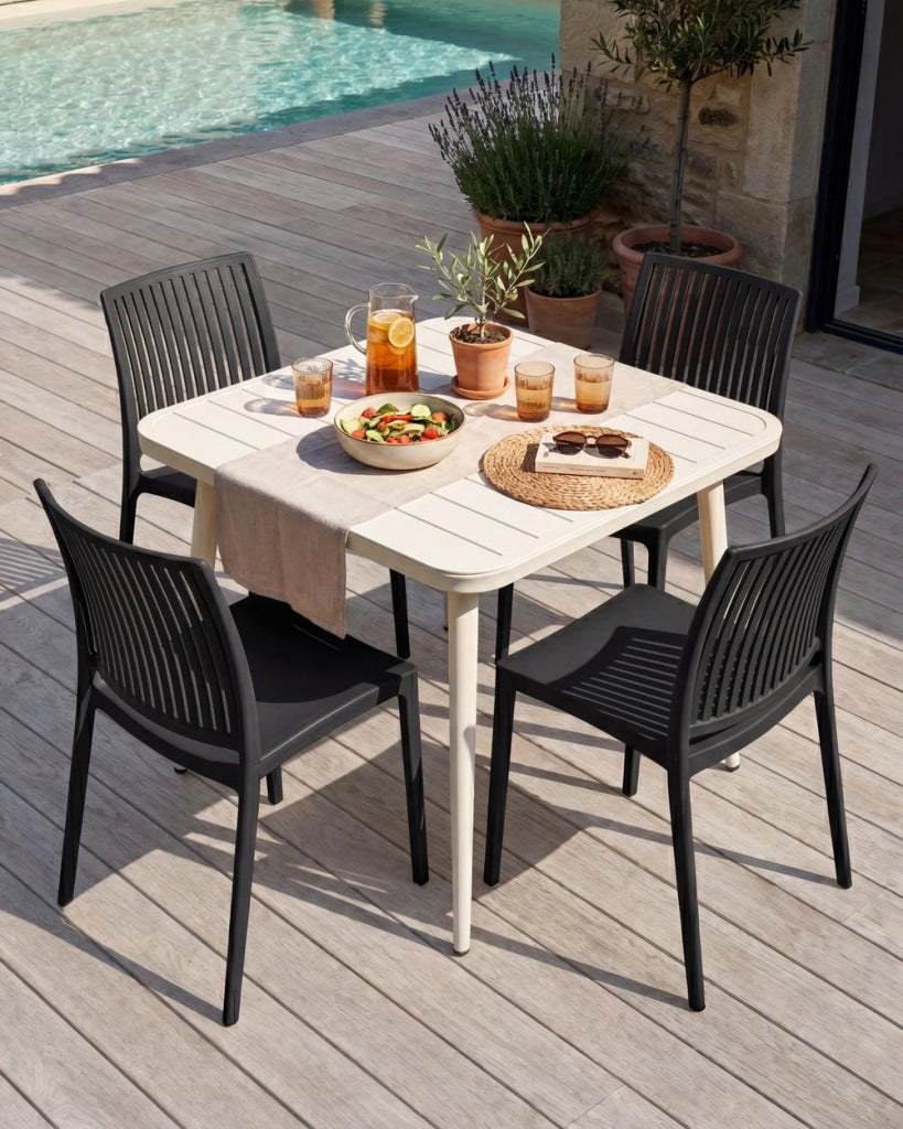 Set di 4 sedie da giardino in plastica sintetica, sedute da esterno impilabili nero