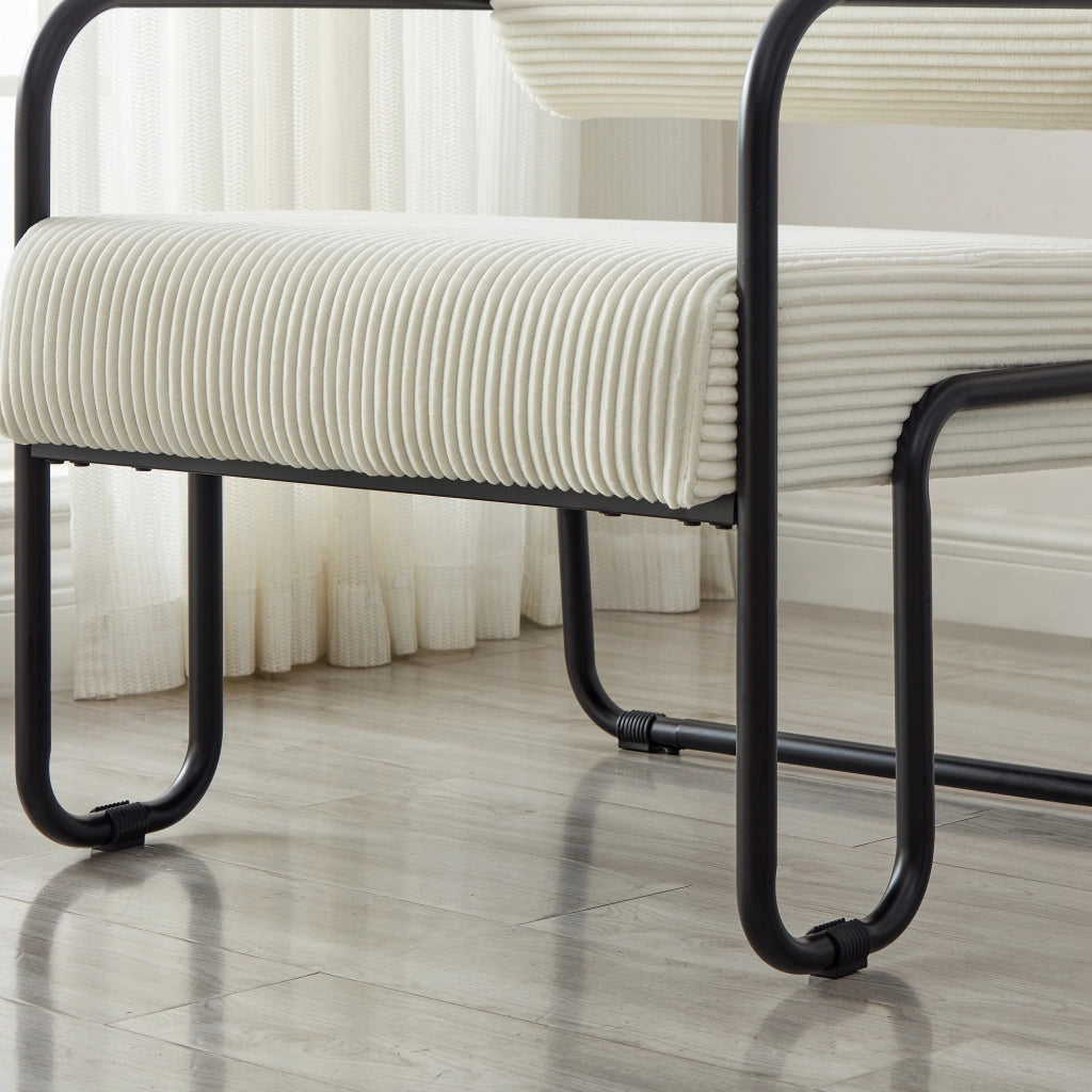 Poltrona lounge con montaggio a incastro in velluto a coste beige