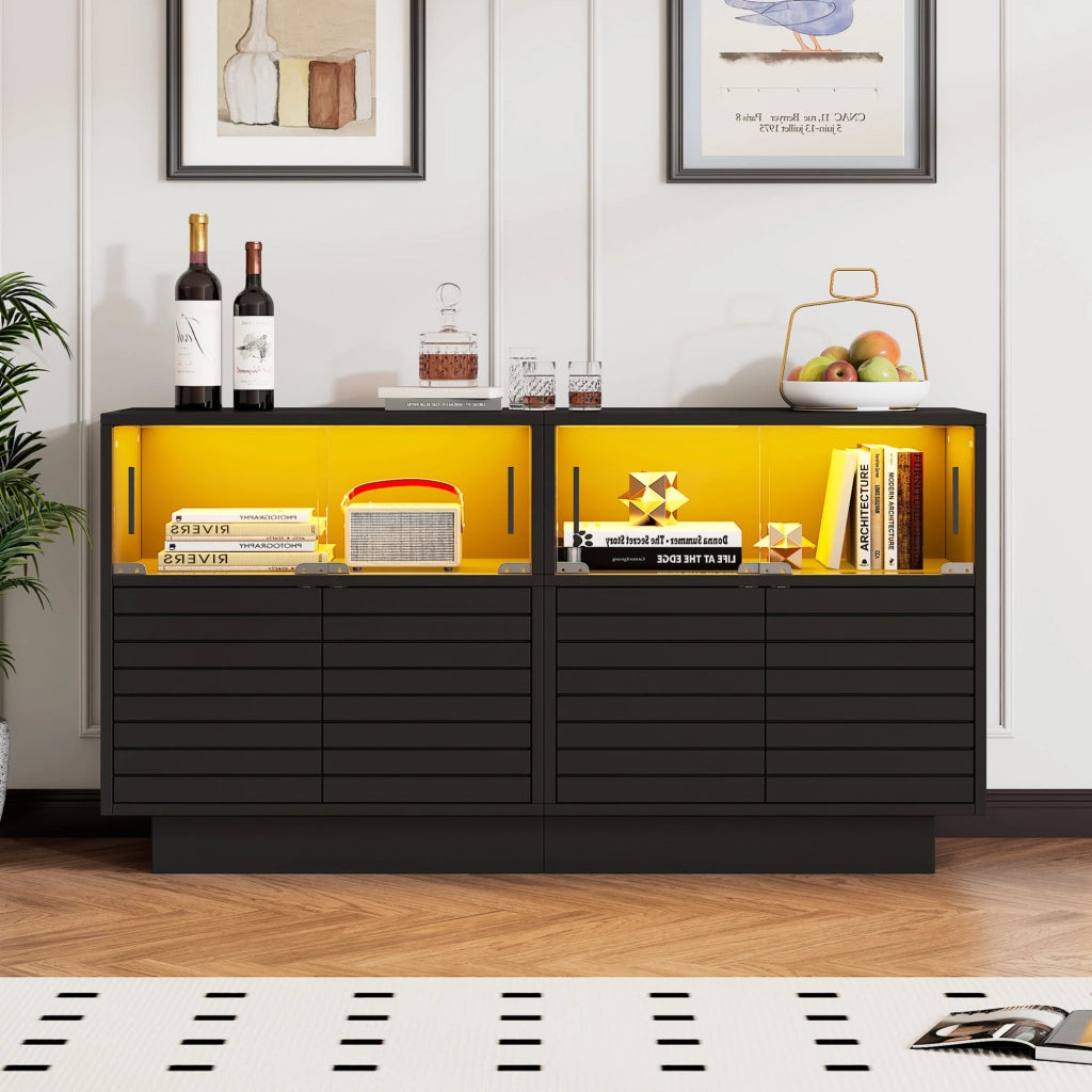 Credenza 130x35x68 cm con LED e ante scorrevoli in vetro; truciolato e vetro temperato nero