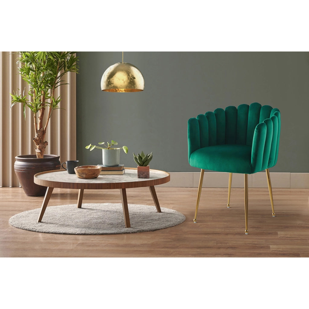 Sedia di design Muna in velluto verde con gambe dorate