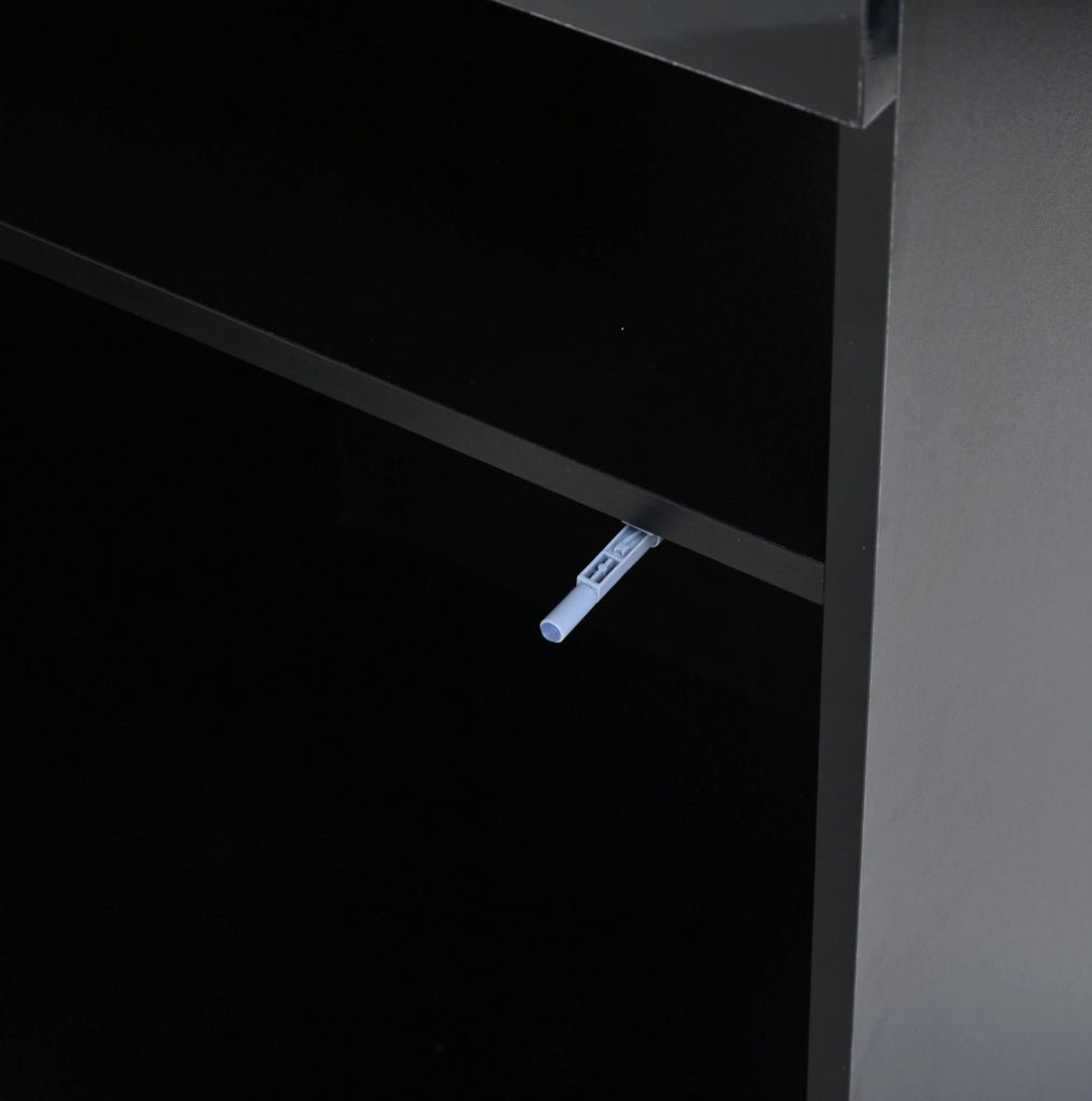 Vetrina moderna con LED e ampio spazio contenitivo