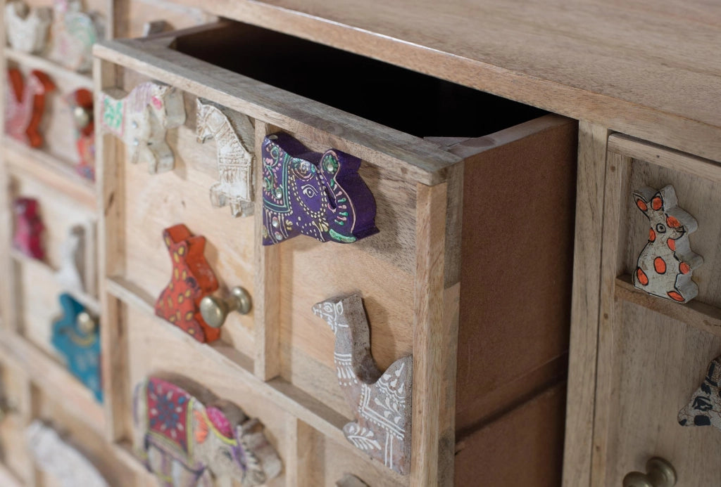 Cassettiera realizzata in legno di mango naturale con dettagli