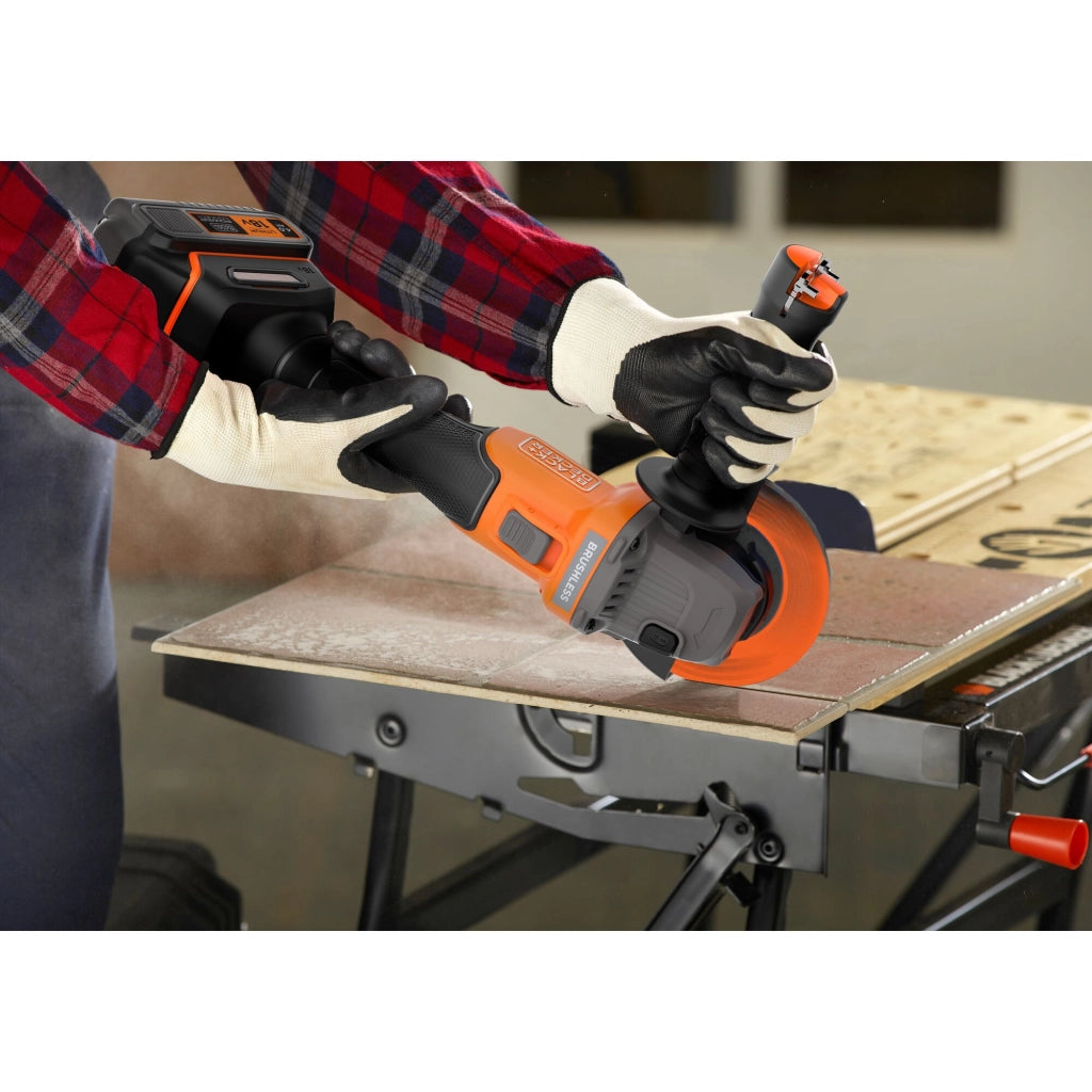 Smerigliatrice a batteria black & decker 115mm softstart bcg6l8f1s