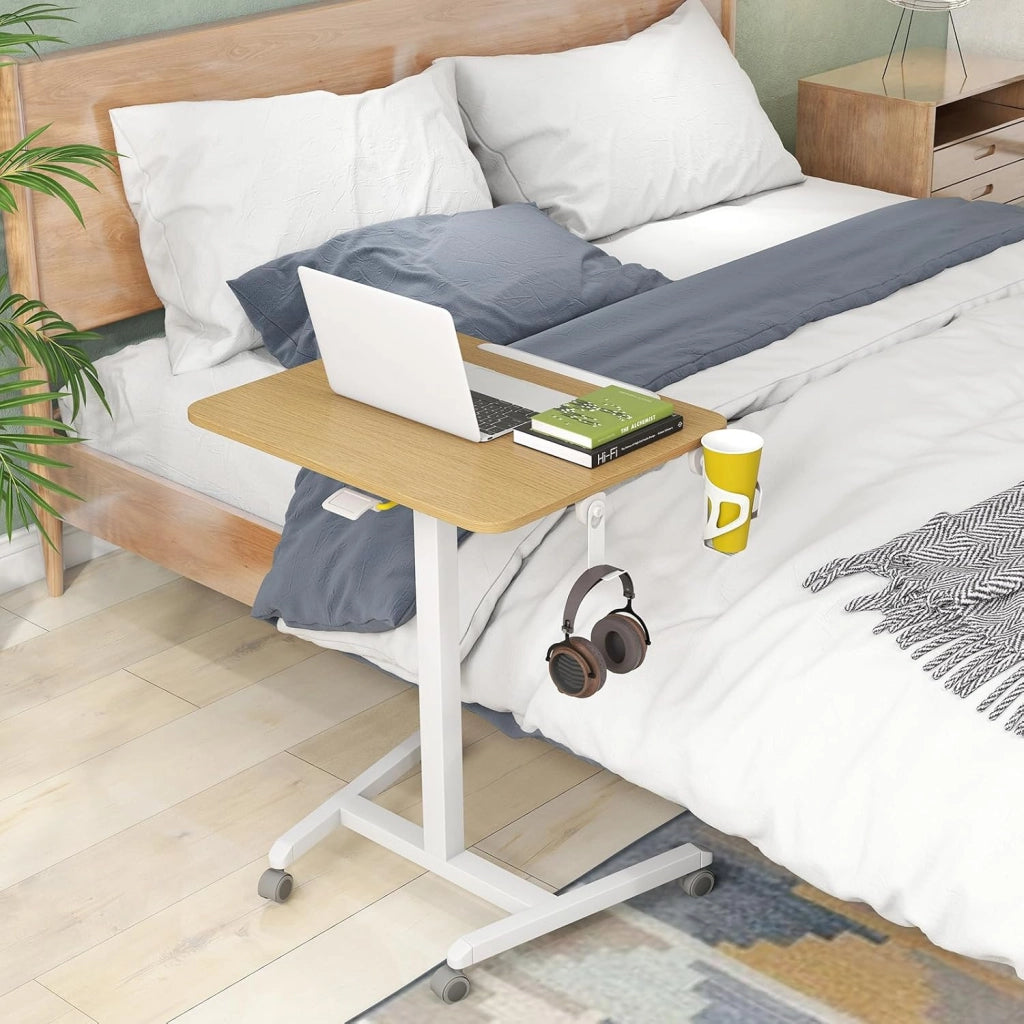 Tavolo Pieghevole per Laptop su Ruote con Piano Inclinabile a 90°, Tavolino Regolabile in Altezza e Portatile con Gancio & Portabicchiere per Divano e Letto