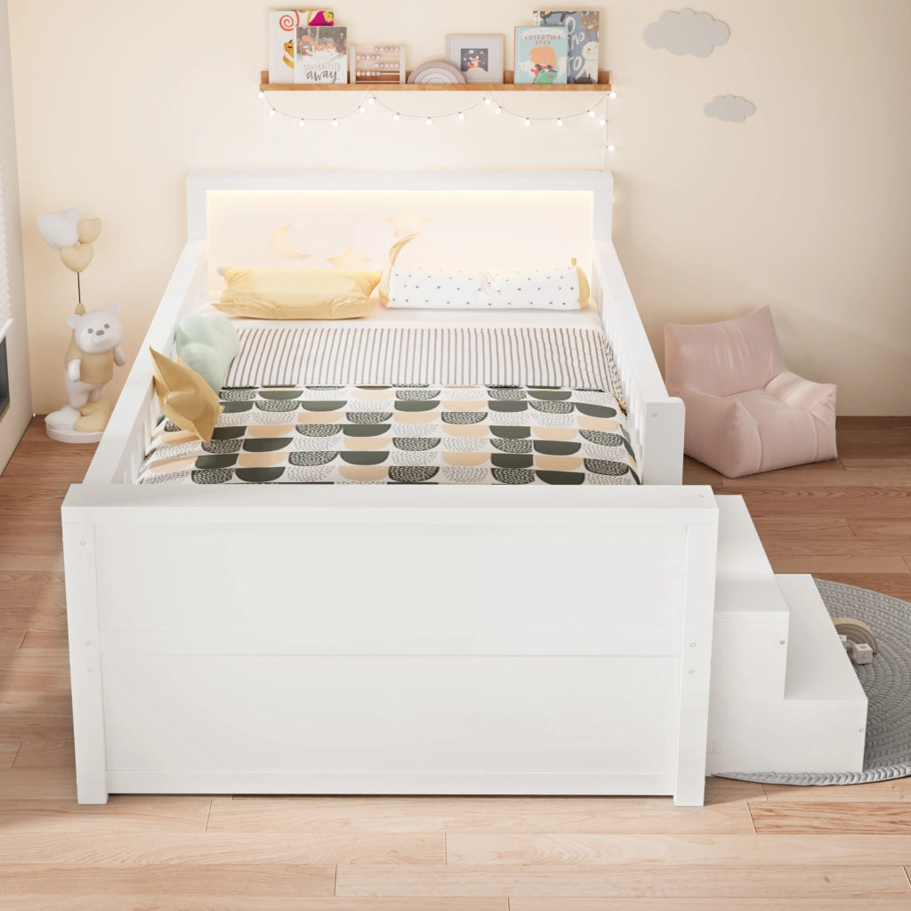 Letto singolo per bambini 90x200 cm con 4 cassetti; testiera stelle e luna; gradino; sponda e LED; legno bianco