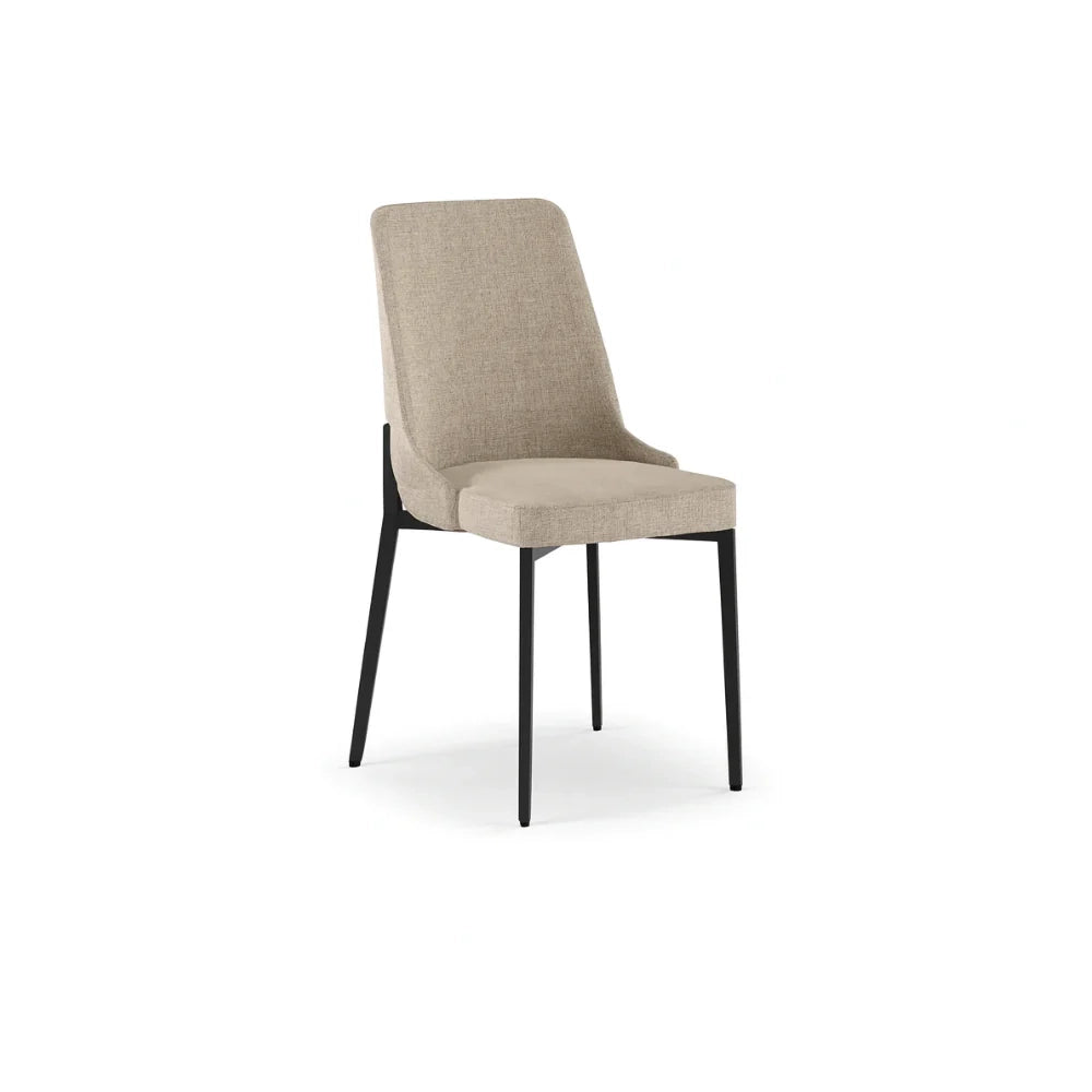 Set di 4 sedie da pranzo imbottite in tessuto beige Charm con struttura in metallo facili da pulire | Duzzle