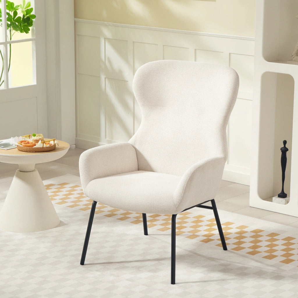 Poltrona imbottita con schienale alto e gambe in metallo ¨C zephmum ¨C crema
