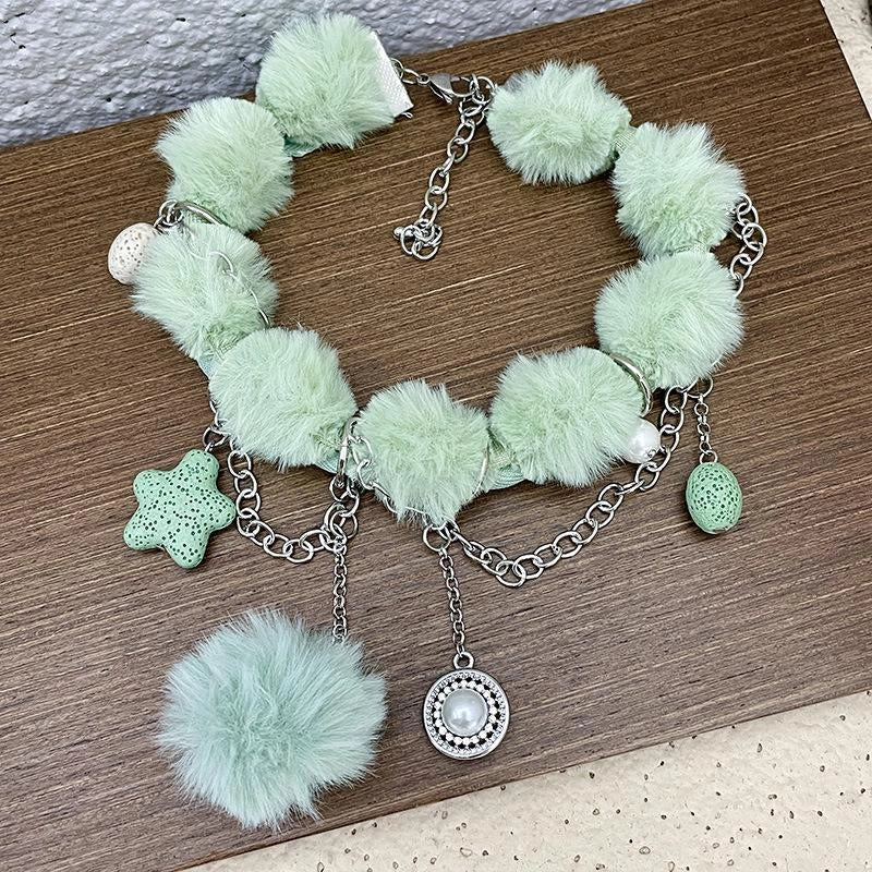 Collana con ciondolo a perla verde in peluche, realizzata a mano, regalo di Natale o di compleanno.
