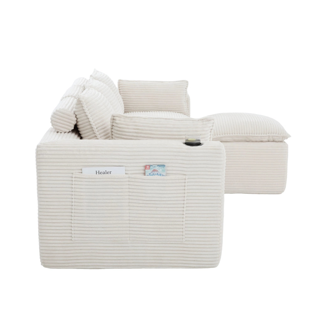 Divano modulare 3 posti in tessuto beige a coste con pouf, cuscini, portabicchieri e tasche laterali