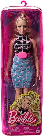 Barbie - Bambola Barbie Fashionista Marsupio, bambola bionda con silhouette curvy e vestito con stampa "Girl Power", Gio