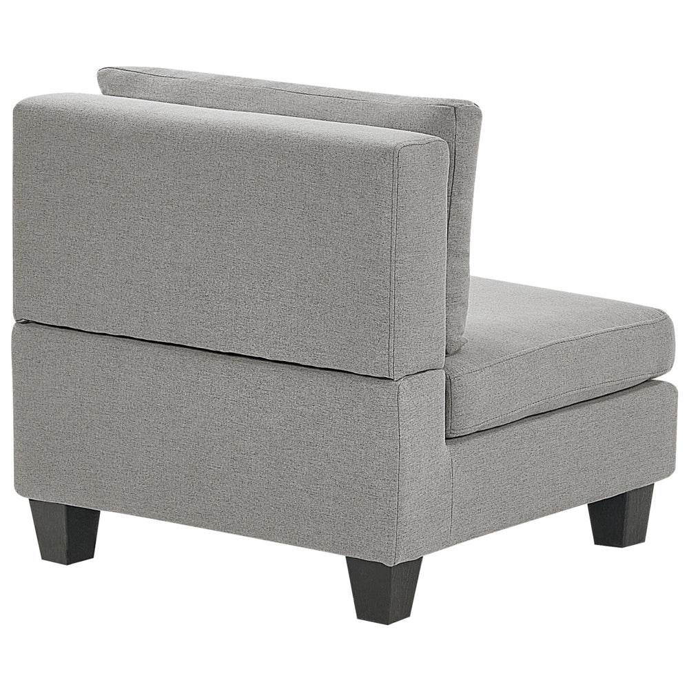 Divano componibile 4 posti imbottito in tessuto grigio chiaro con gambe nere schienale imbottito lato sinistro con pouf stile moderno