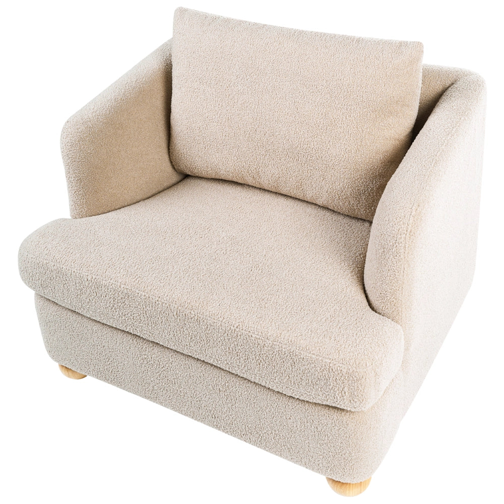 Poltrona beige in bouclé con rivestimento, gambe rotonde in legno e braccioli, soggiorno, angolo lettura stile moderno minimalista