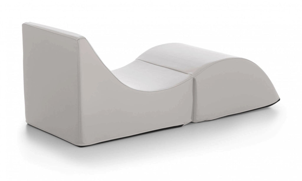 Letto pieghevole Arbil, Pouf trasformabile in letto singolo, 100% Made in Italy, Pouf trasformabile in una chaise longue in ecopelle, cm 130x50h50, Bianco