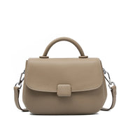 Borsa a tracolla classica da donna in vera pelle, colore grigio.