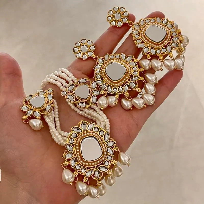 Set composto da collana e orecchini con pendente di perle, realizzati a mano: stile vintage con perline