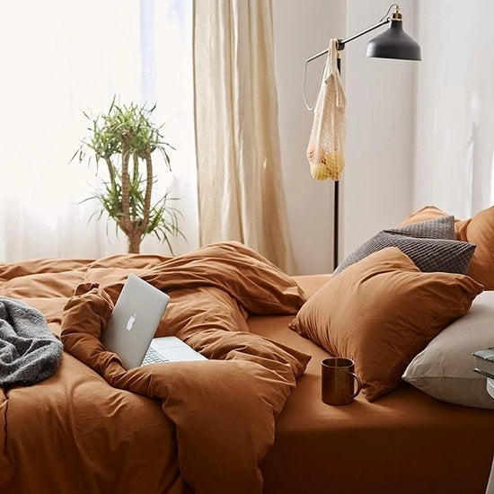 Set di coperte da letto, 200 x 200 cm, marrone caramello, set di coperte da letto in microfibra, liscio, letto matrimoniale, coperta da letto con chiusura a zip e 2 copri cuscino 80 x 80 cm, romantico e elegante