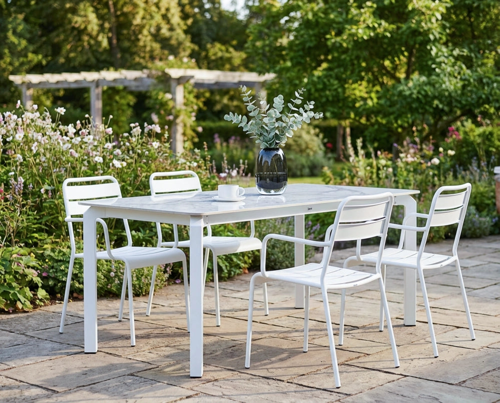 Tavolo da pranzo da giardino piano in pietra sinterizzata bianco lucido e marmo bianco e struttura in ferro resistente ai raggi UV e alla ruggine interni ed esterni