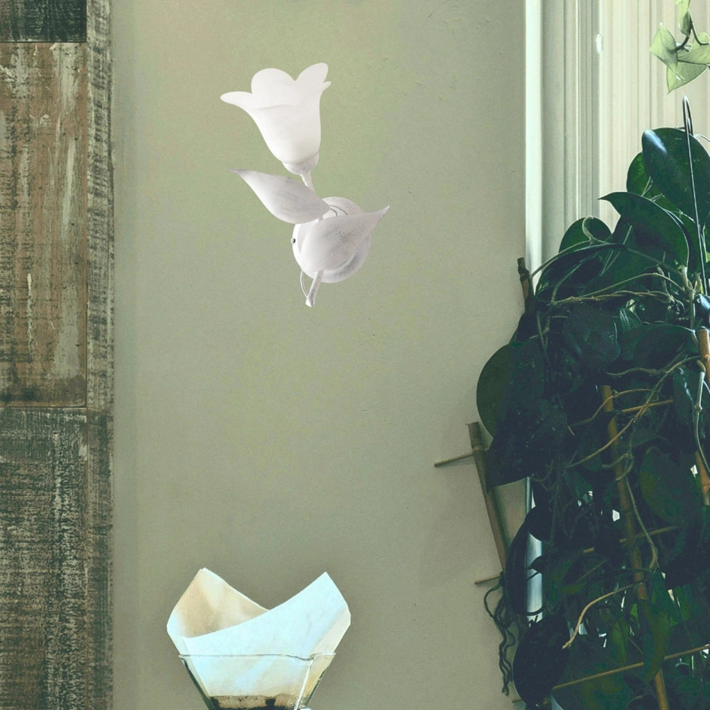 Applique 1 Luce Olga Ferro Battuto E Vetro Bianco E Argento BeLight