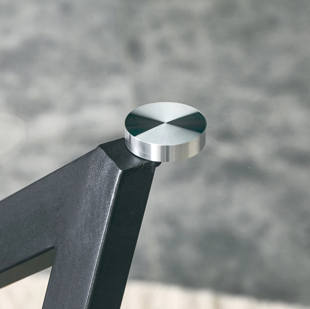 Tavolino basso rotondo Ø 85 cm nero; vetro temperato e metallo con base geometrica