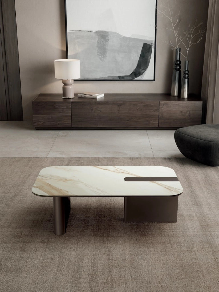 Tavolino da Salotto Slide Design Moderno con Top in Ceramica su Vetro Effetto Marmo Calacatta Oro e Struttura in Metallo Bronzo - 105x60 cm
