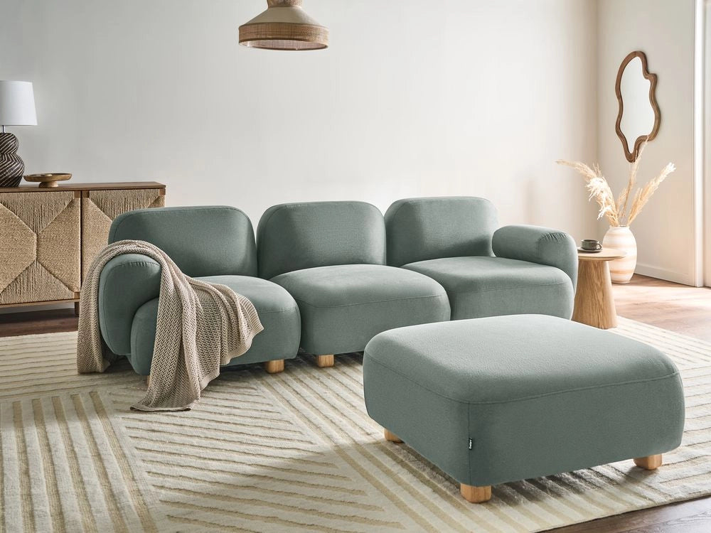 Divano modulare a 3 posti in tessuto con pouf tre elementi idrorepellente gambe in legno verde chiaro stile moderno