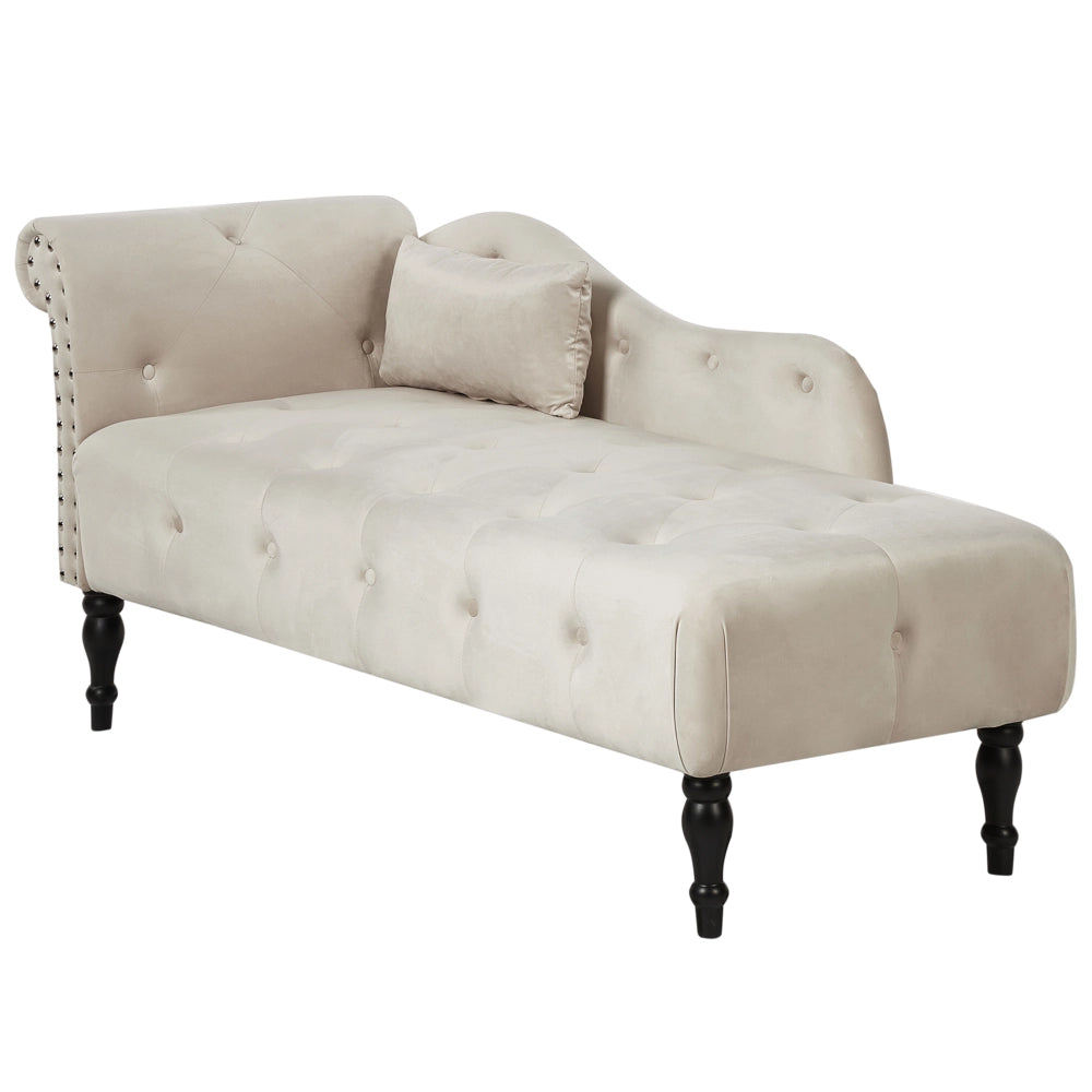 Chaise longue in velluto beige chiaro imbottito con rivestimento a sinistra e cuscino in stile retrò tradizionale