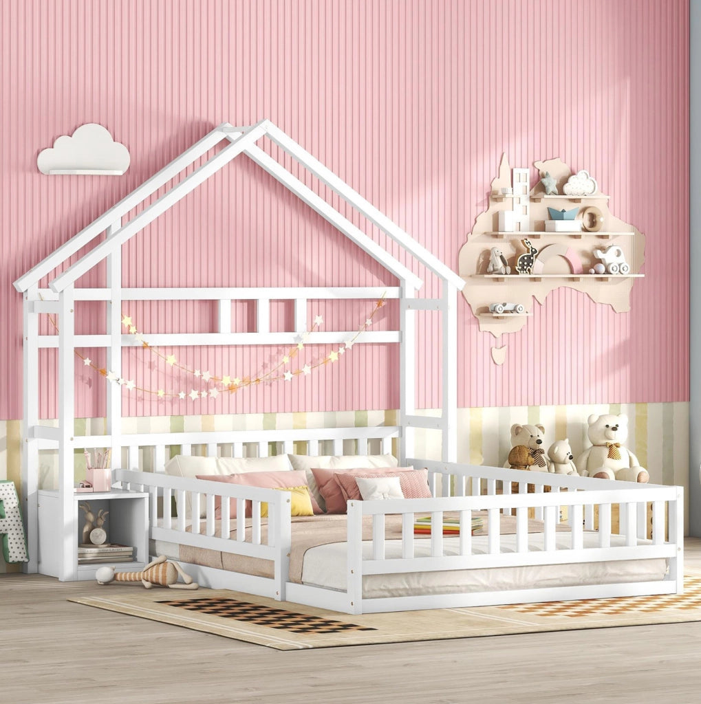 Letto per bambini a forma di casetta 140x200 cm con sponda di sicurezza e comodino; bianco