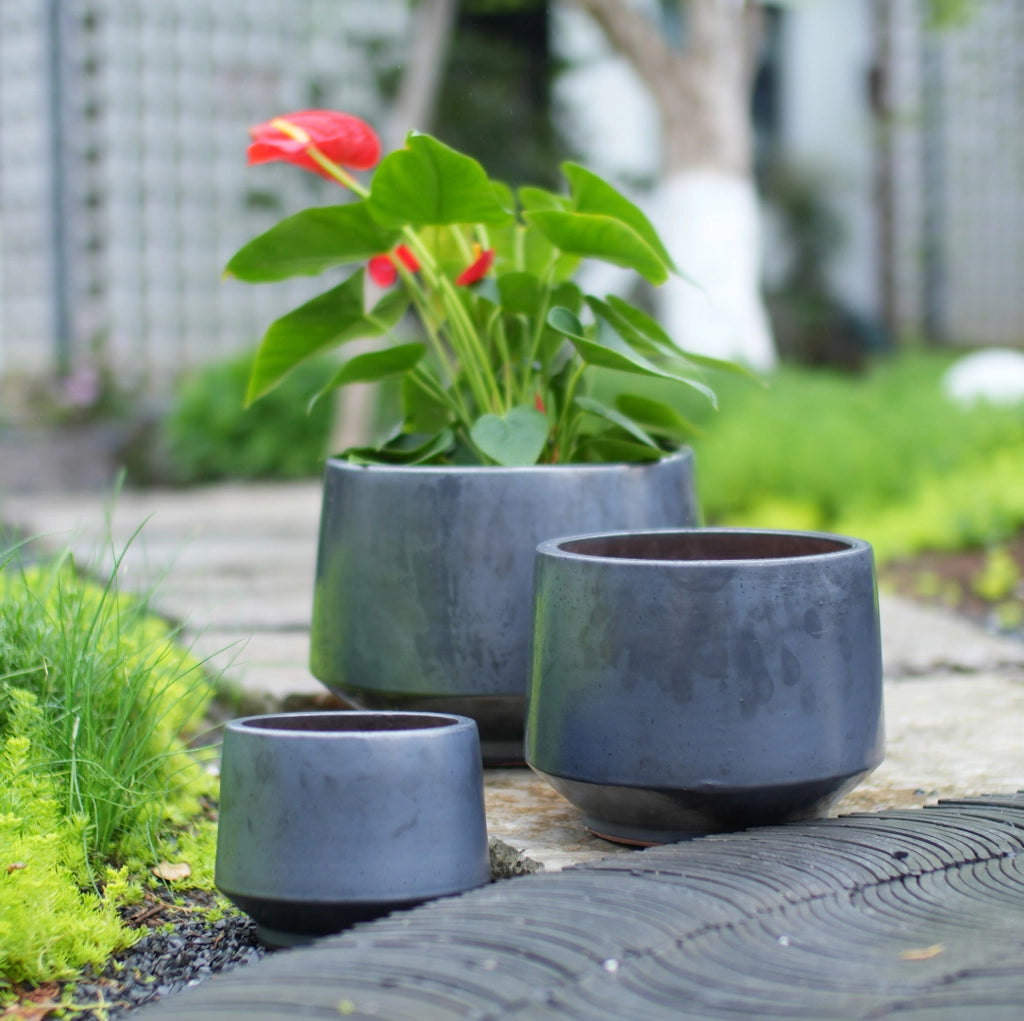 VASO artigianale  22 cm in ceramica nero opaco