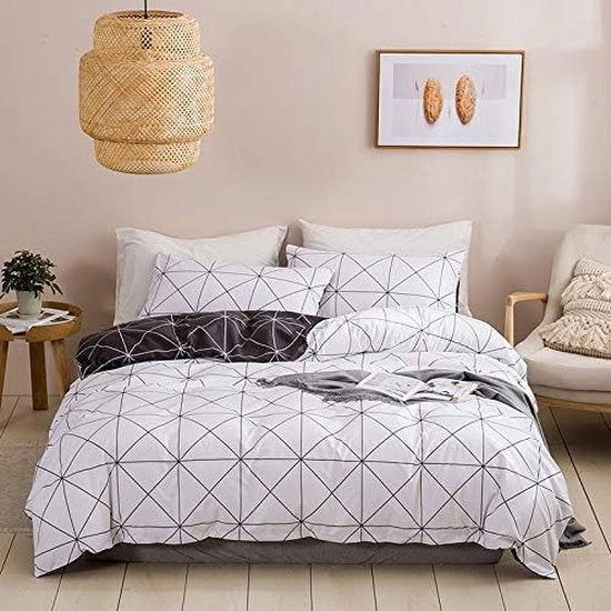 Set di lenzuola da letto, 155 x 220 cm, 2 pezzi, a righe nere e bianche, copertina di letto reversibile 155 x 220 cm e cuscino con chiusura a zip 80 x 80 cm, a righe nere e bianche, triangolare