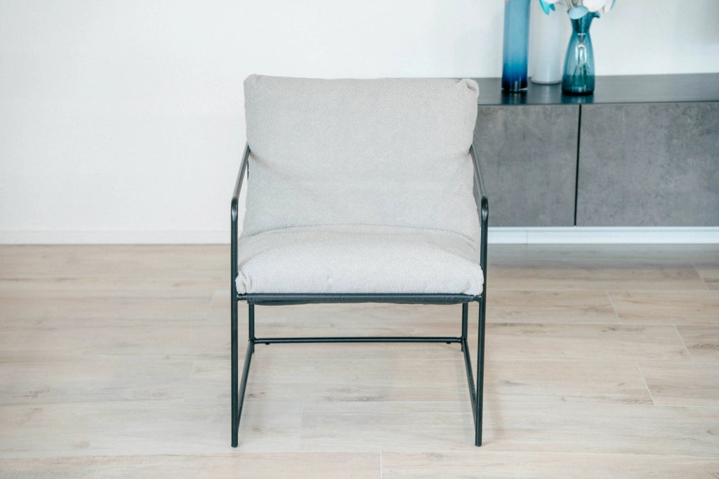 Poltrona Appare, Poltrona rivestita in tessuto bouclÒ©, Sedia imbottita, Seduta con braccioli in metallo, 61x67h75 cm, Grigio