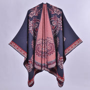 Nuovo scialle/mantella in jacquard di cashmere alla moda con spacchi, spesso e ampio, da donna.